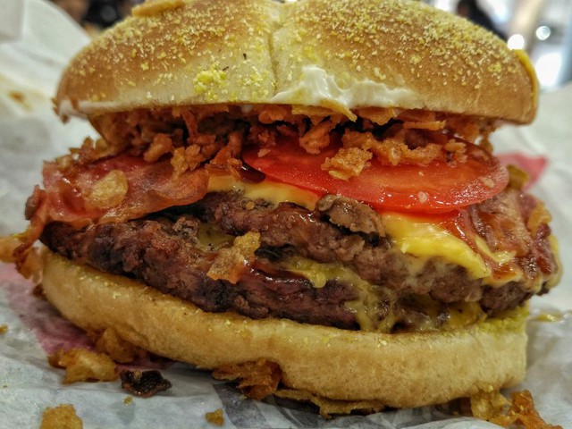 Tükörtojás elit társaságban - Dupla King Steakhouse
