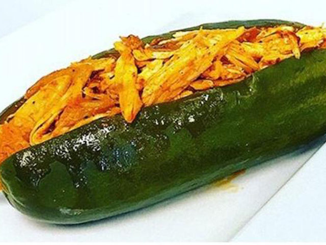 Őrületes hotdog kreálmányt készített egy amerikai baseball csapat