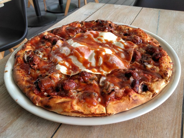 Ha csak egy pizzát rendelsz októberben, ez legyen az! - Fullos Angol Reggeli