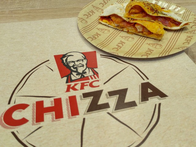 Csirkés cheddar áradat - KFC Chizza