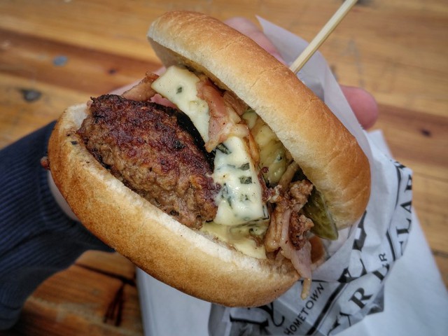 #BBB: Kéksajtos miniburger