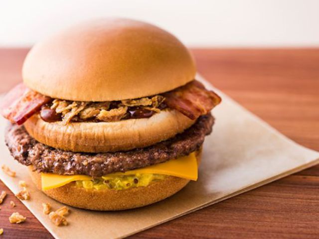 Emeletes hamburger egyetlen hússal?