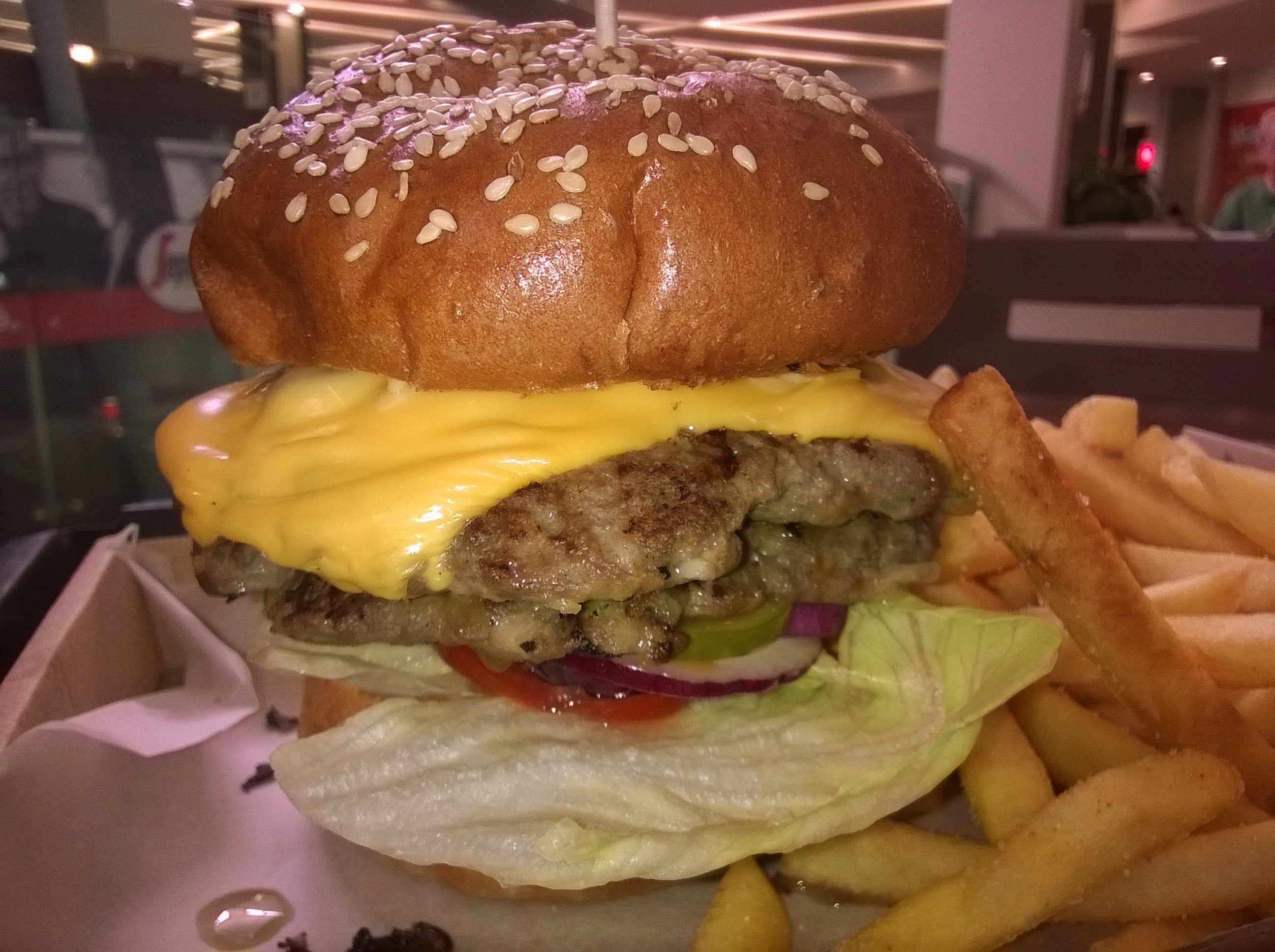 chimichanga_koki_terminal_budapest_hamburger_sajtburger_1.jpg
