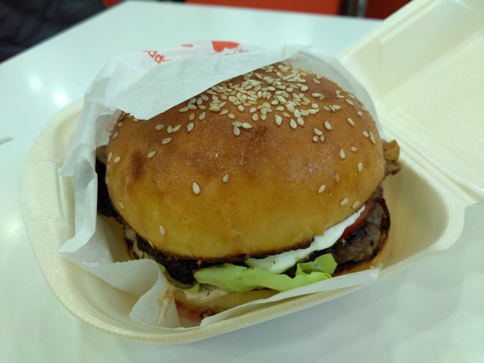 tamas_batyja_konyhaja_betyar_burger_hamburger_1_custom.jpg