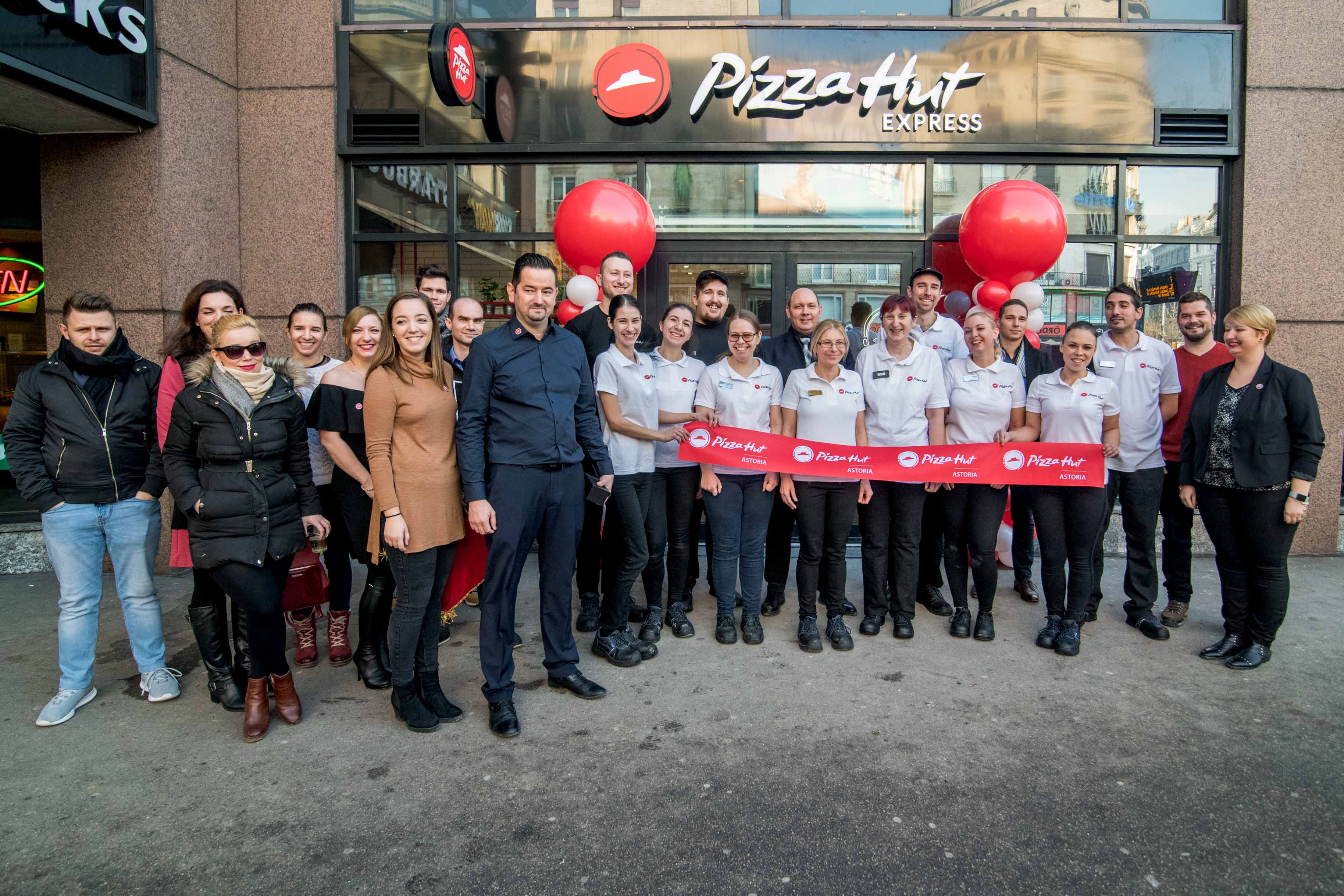 pizza_hut_astoria_megnyito_08.jpg