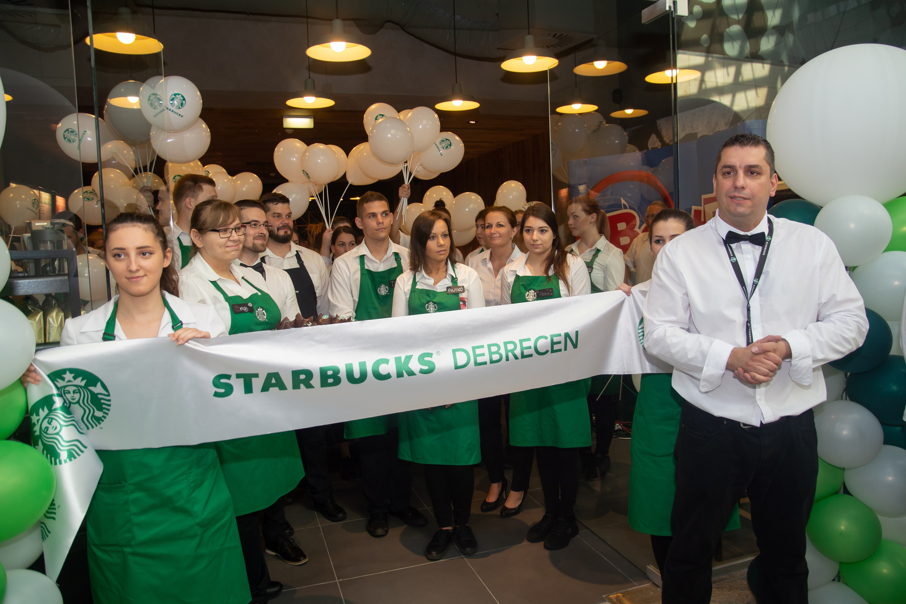 starbucks-debrecen-forum-nyitas4.jpg