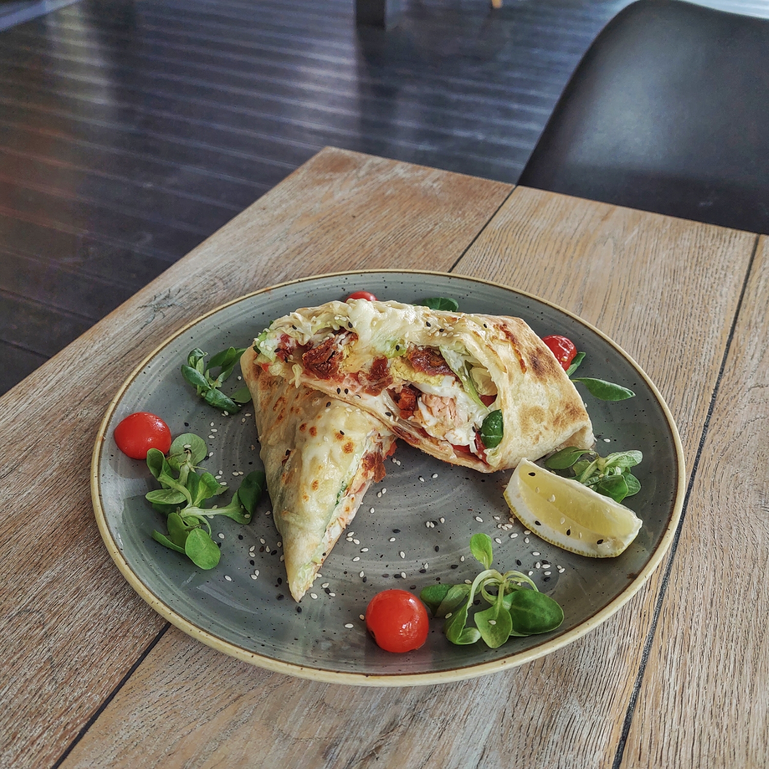 grillezett_lazacsalata_tekercs_don_pepe_aszalt_paradicsom_fustolt_mozzarella.jpeg