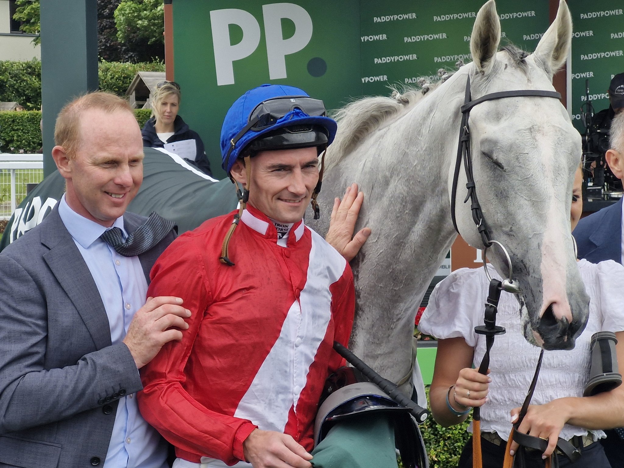 Group 1-es áttörés és történelmi derby-dobogó a Curragh-ban
