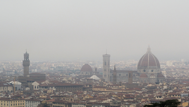 Simone a benzinkúton