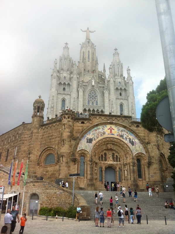 A Tibidabo Templom teljes pompájában.JPG