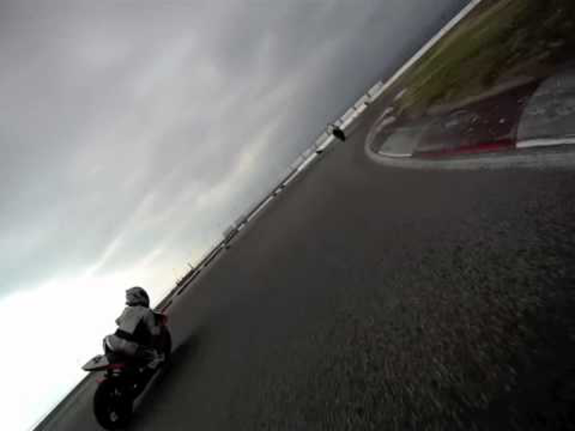 Versenypályán villamossal?