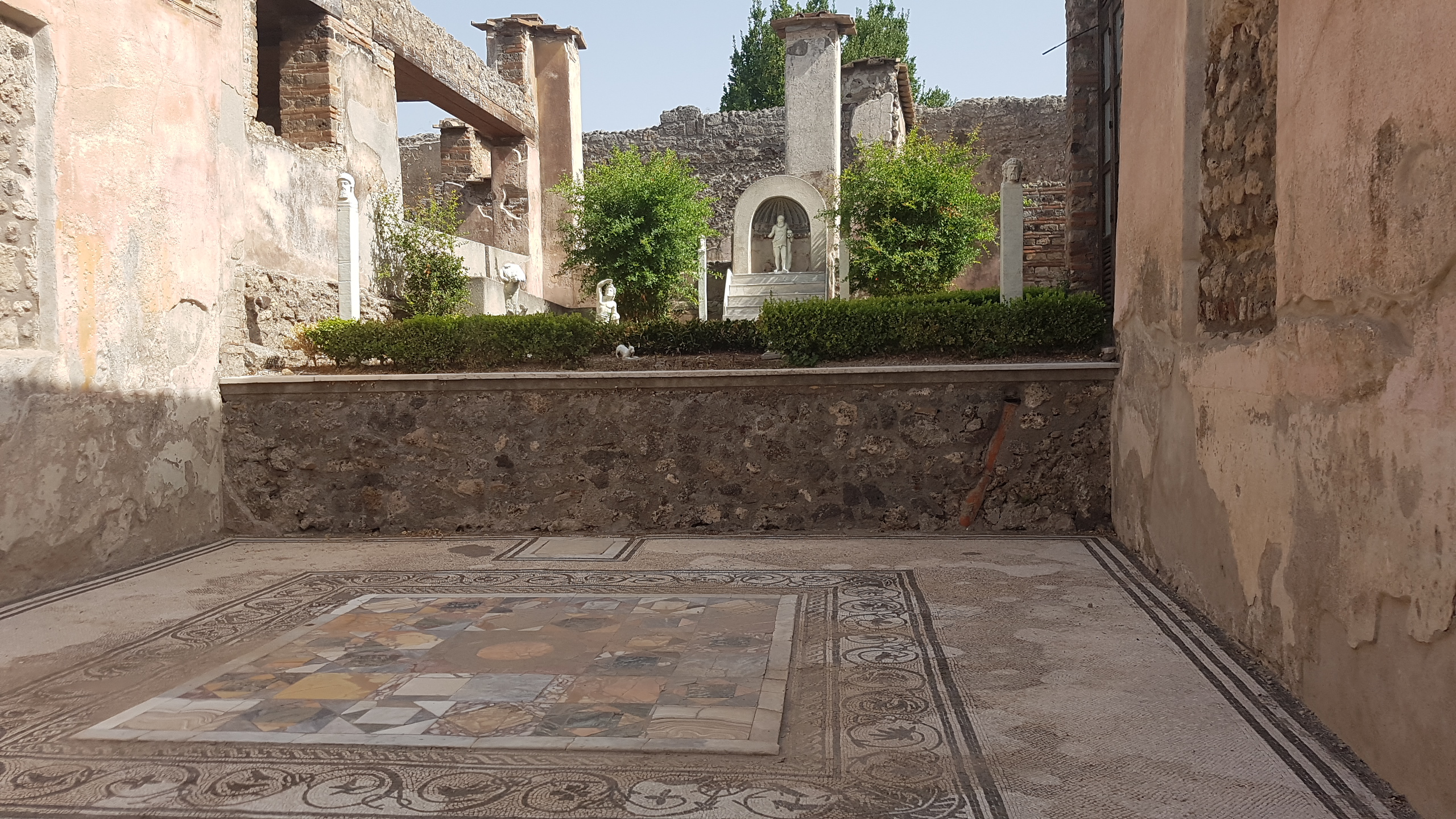 Pompei - egy szépen helyreállított udvar