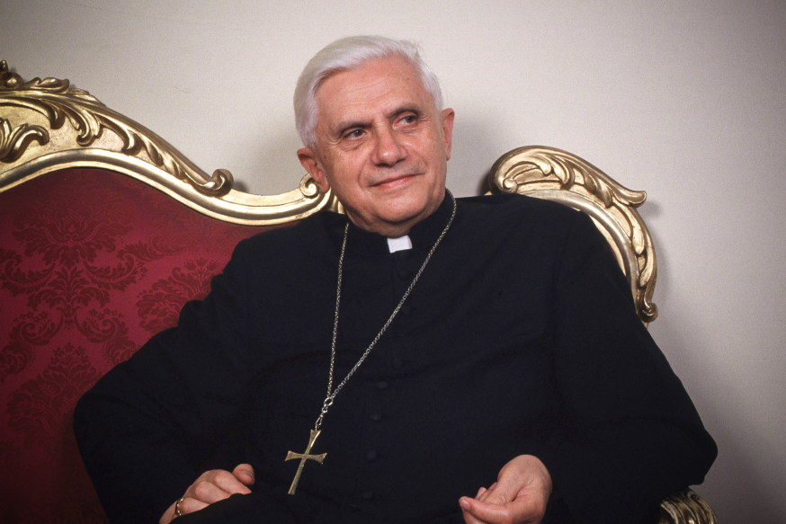 ratzinger_korkep_sk.jpg