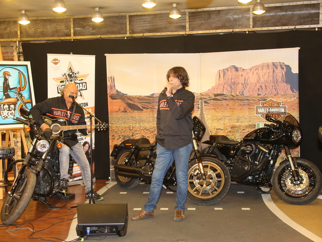 „Ugye, eljössz még?” énekelte Szigeti Ferenc egy Harley-Davidsonon ülve