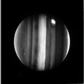 A Jupiterről készült új Webb-fotón egy több ezer mérföld hosszú anyahajó látható?