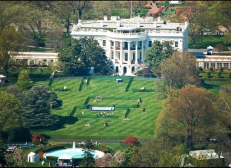 the-white-house-in-dc-on-easter-day-768x557.jpg