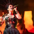 Sharon den Adel: "A Bleed Out előtt soha egyik albumon nem politizáltunk"