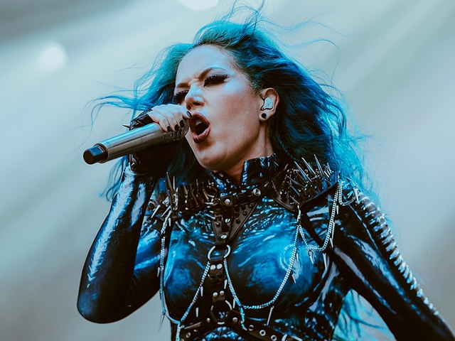 Lebetegedett az Arch Enemy énekesnője - kényszerpihenőn Alissa White-Gluz