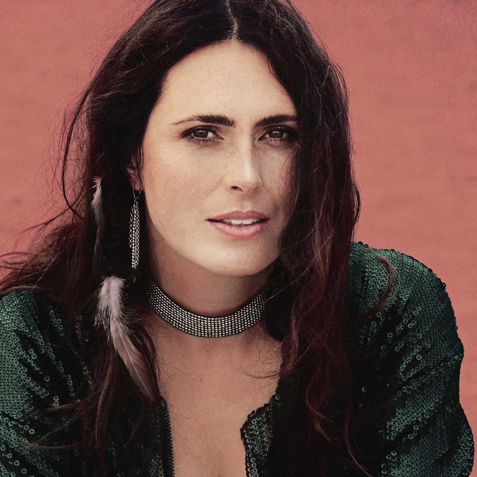 Megérkezett Sharon den Adel első videója!