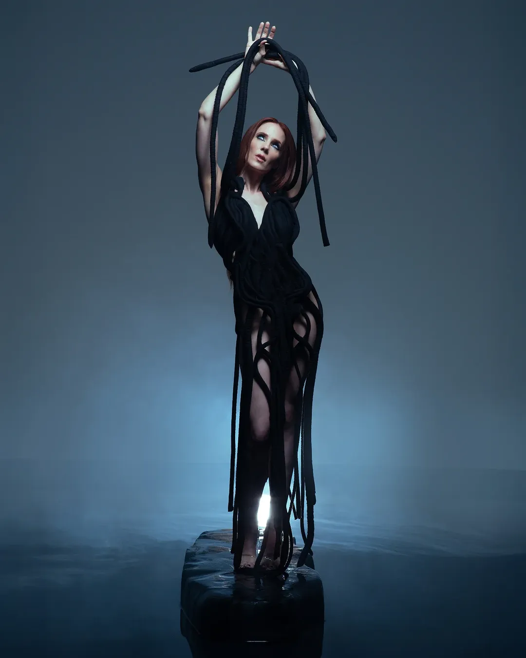 _simonesimons_epicaofficial_styling_emirmedic_mua_evara_collinassistant_nomisdebruyne_simonesimons_epica_photoshoot_aspiral_timtronckoe.webp