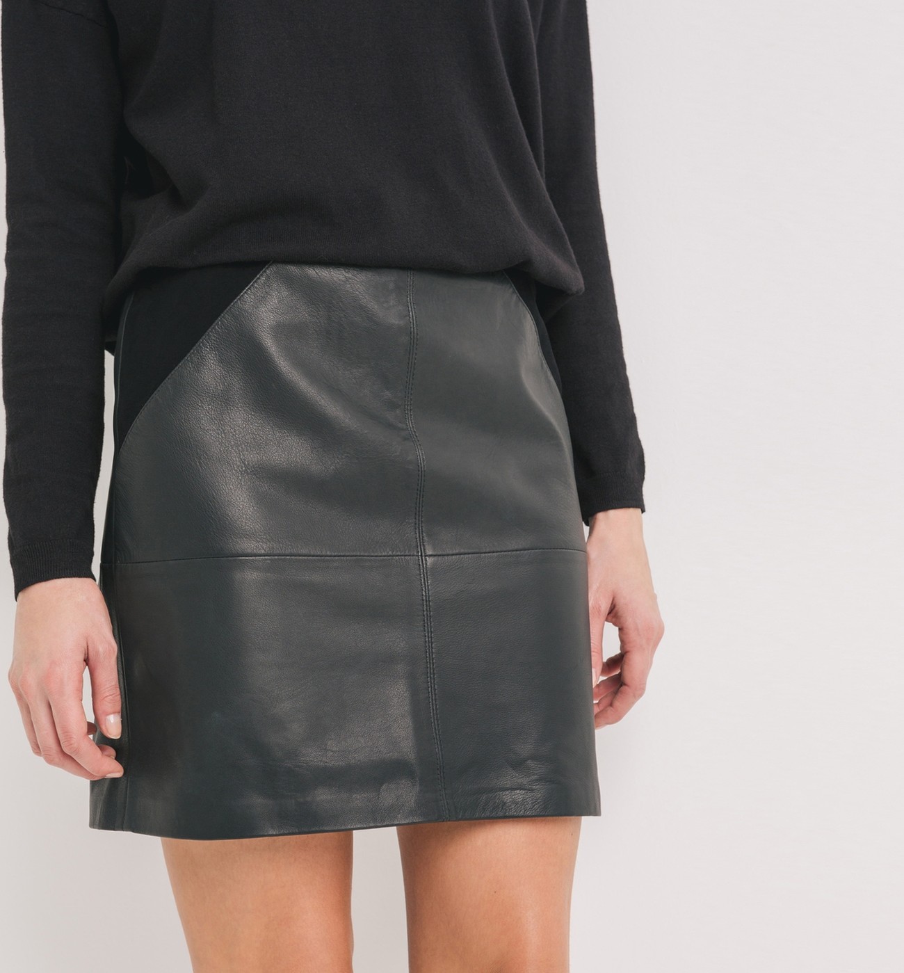 leather-skirt--gz510521-s5-produit-1300x1399.jpg