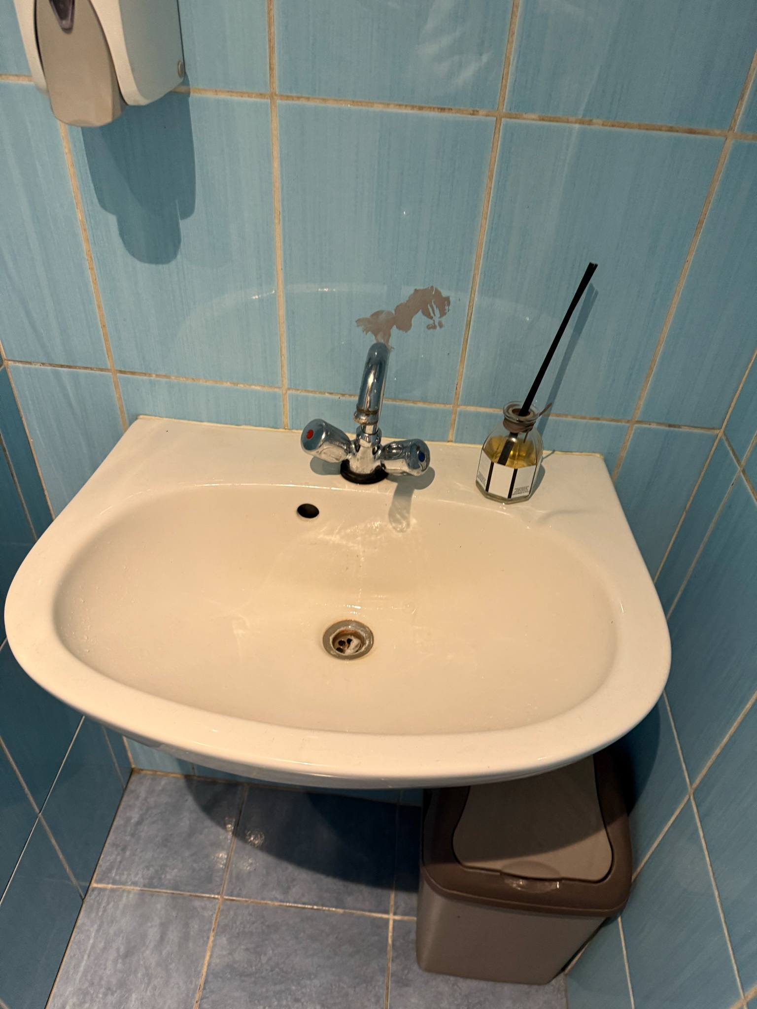 a_wc_elegge_igenytelen_a_cung_vietnami_etteremben.jpg