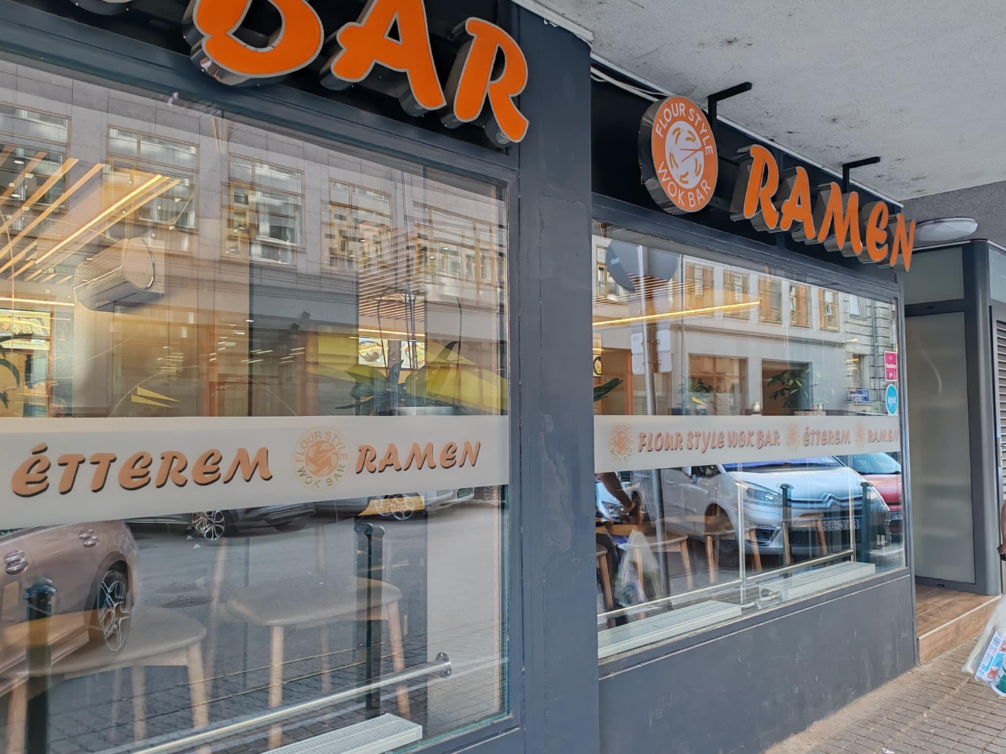 flour_style_wok_bar_azsiai_etterem_budapesten_ramen_radnoti_utca.jpg