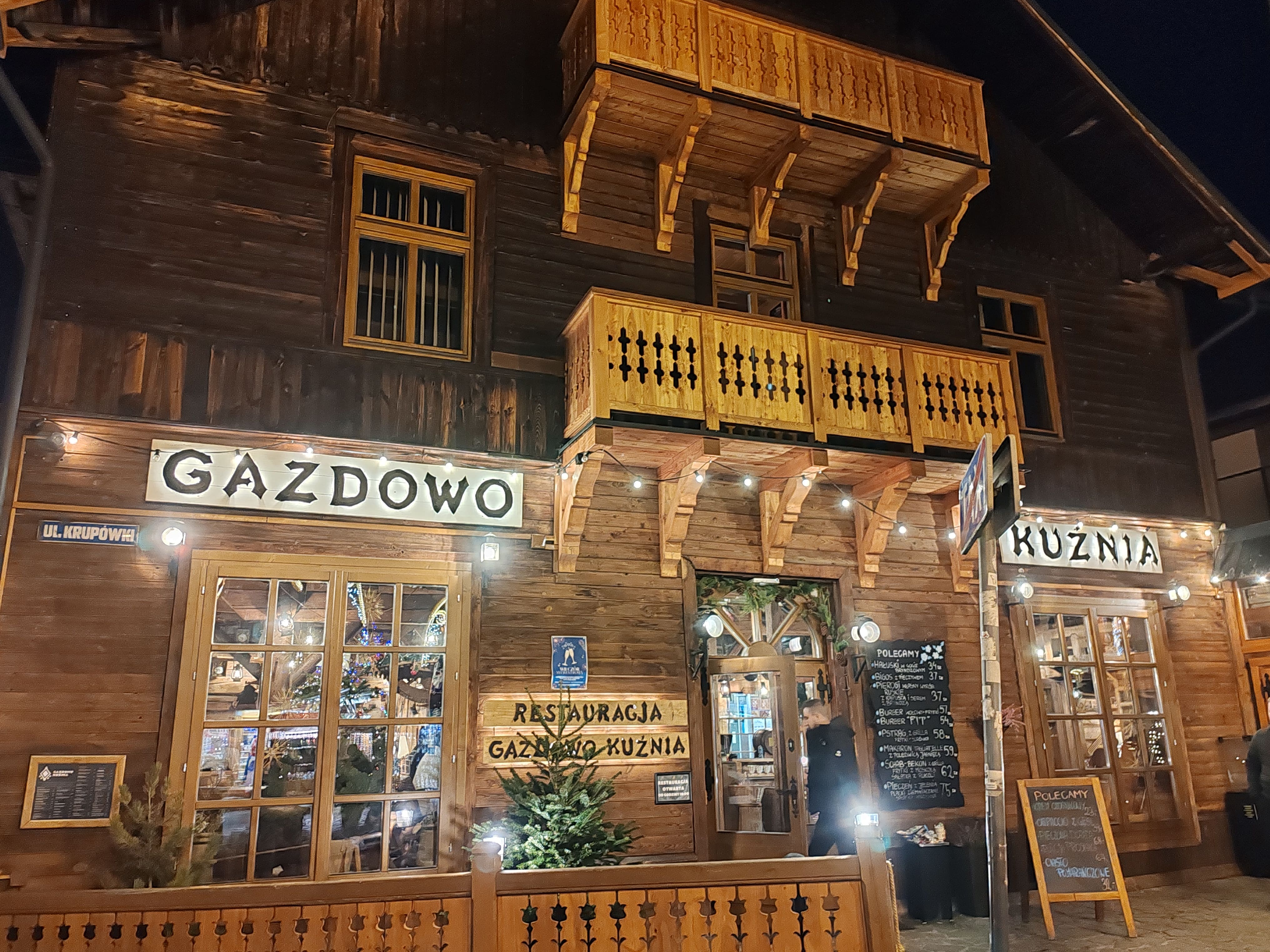 gazdowo_ku_nia_etterem_zakopane_krupowki_utca_utazas_mit_egyunku.jpg