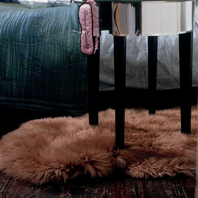 romantic-bedrooms-fur-rug-v21.jpg