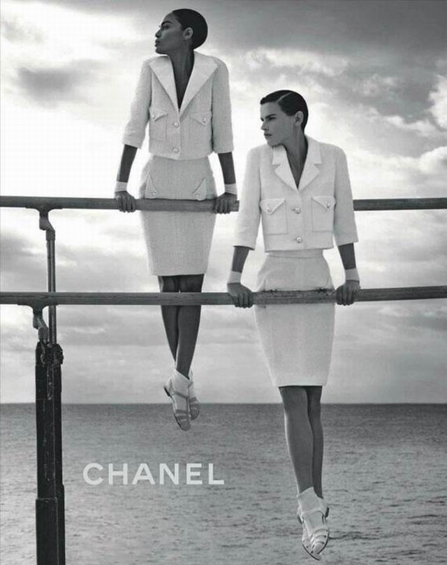 Lagerfeld Chanel-fotói a tengerparton