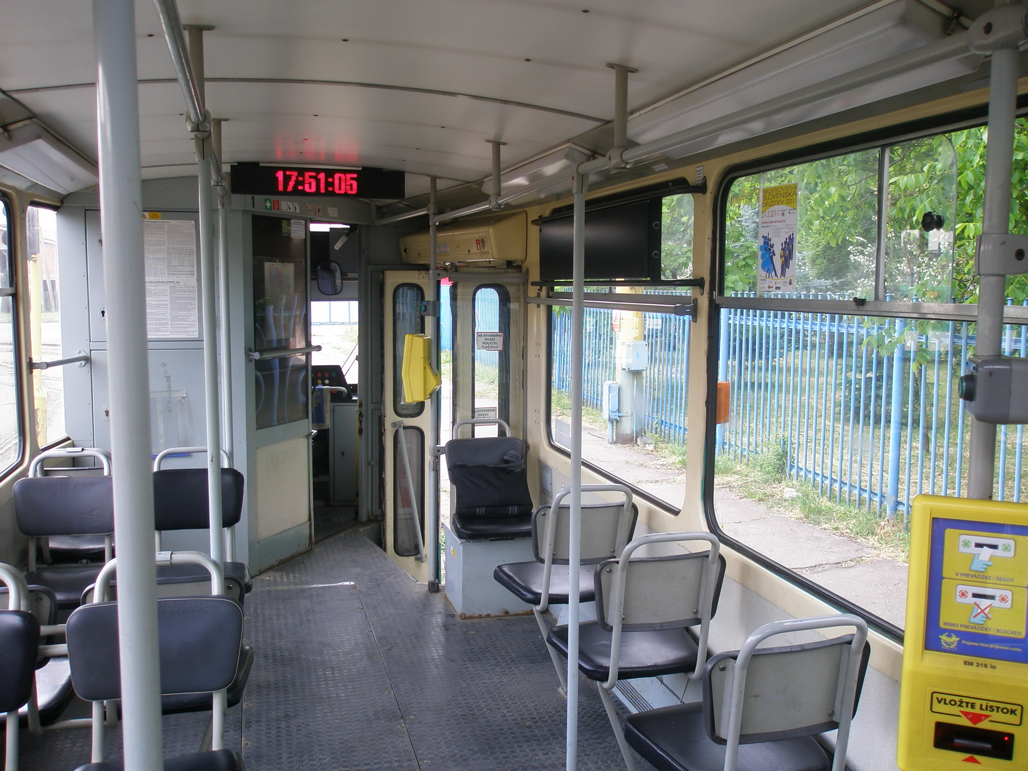 41A_Tatra-T6A5-610+611-Kosice-Interior.jpg