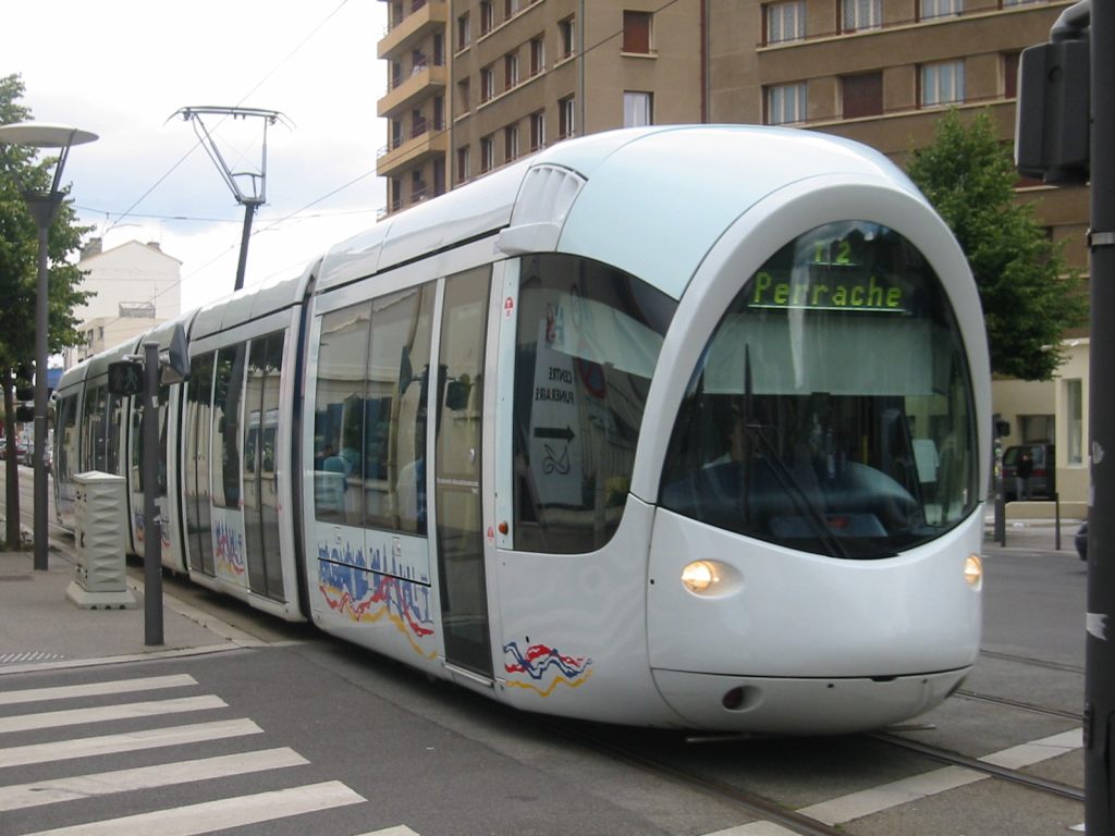 7 Alstom Citadis 302 Lyon (1).jpg