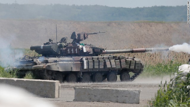 A-Ukrainian-tank-opens-fire-on-pro-Russian-separatists-during-a-clash-on-June-13-in-Slovyansk.jpg