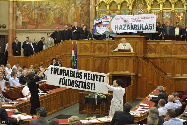 parlament.jpg