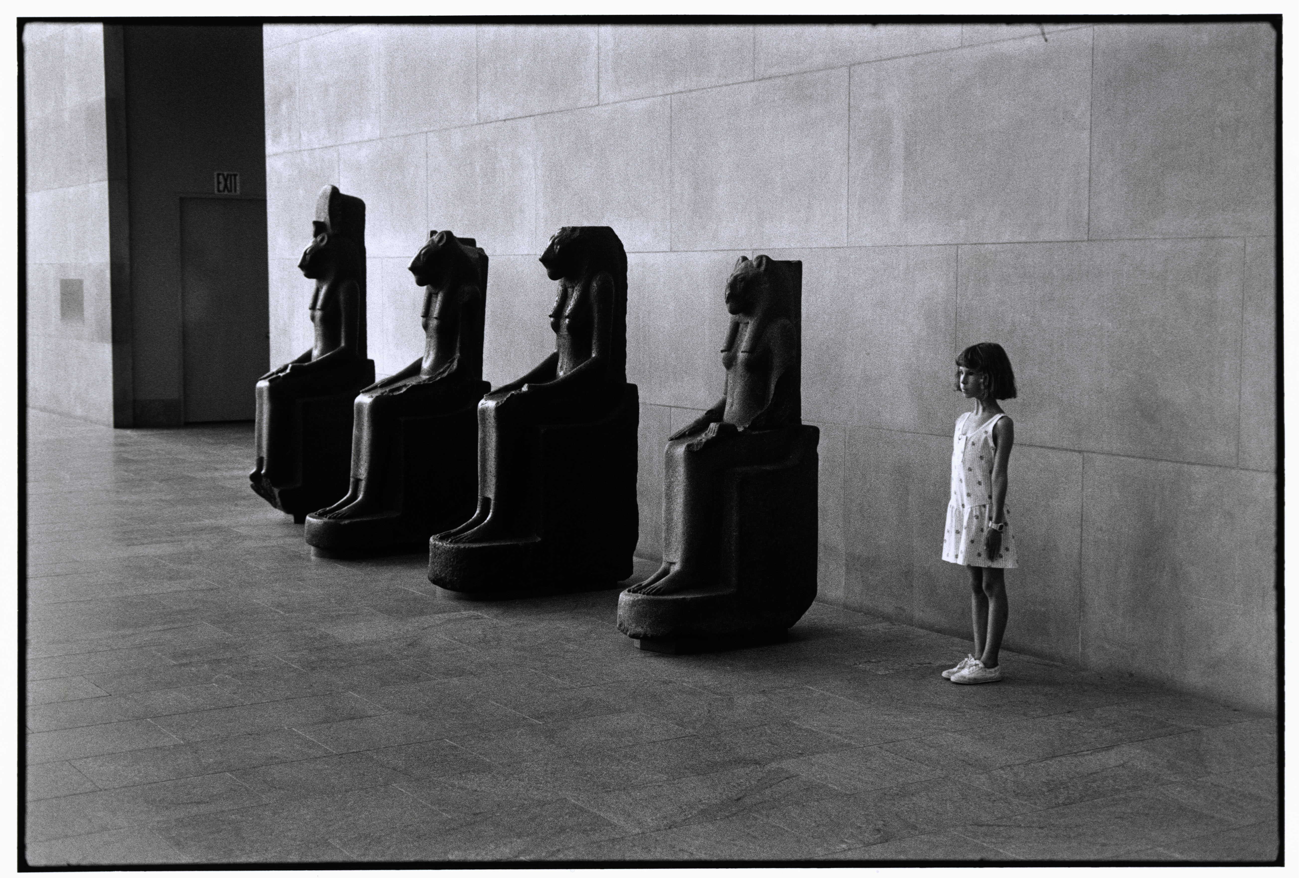 Metropolitan Museum of Art, New York, USA, 1988 © Elliott Erwitt / Magnum Photos