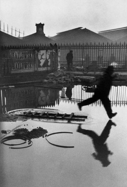 Henri Cartier-Bresson 1932&lt;br /&gt;Párizs, Place de l‘Europe a Saint Lazare pályaudvar mögött, Franciaország
