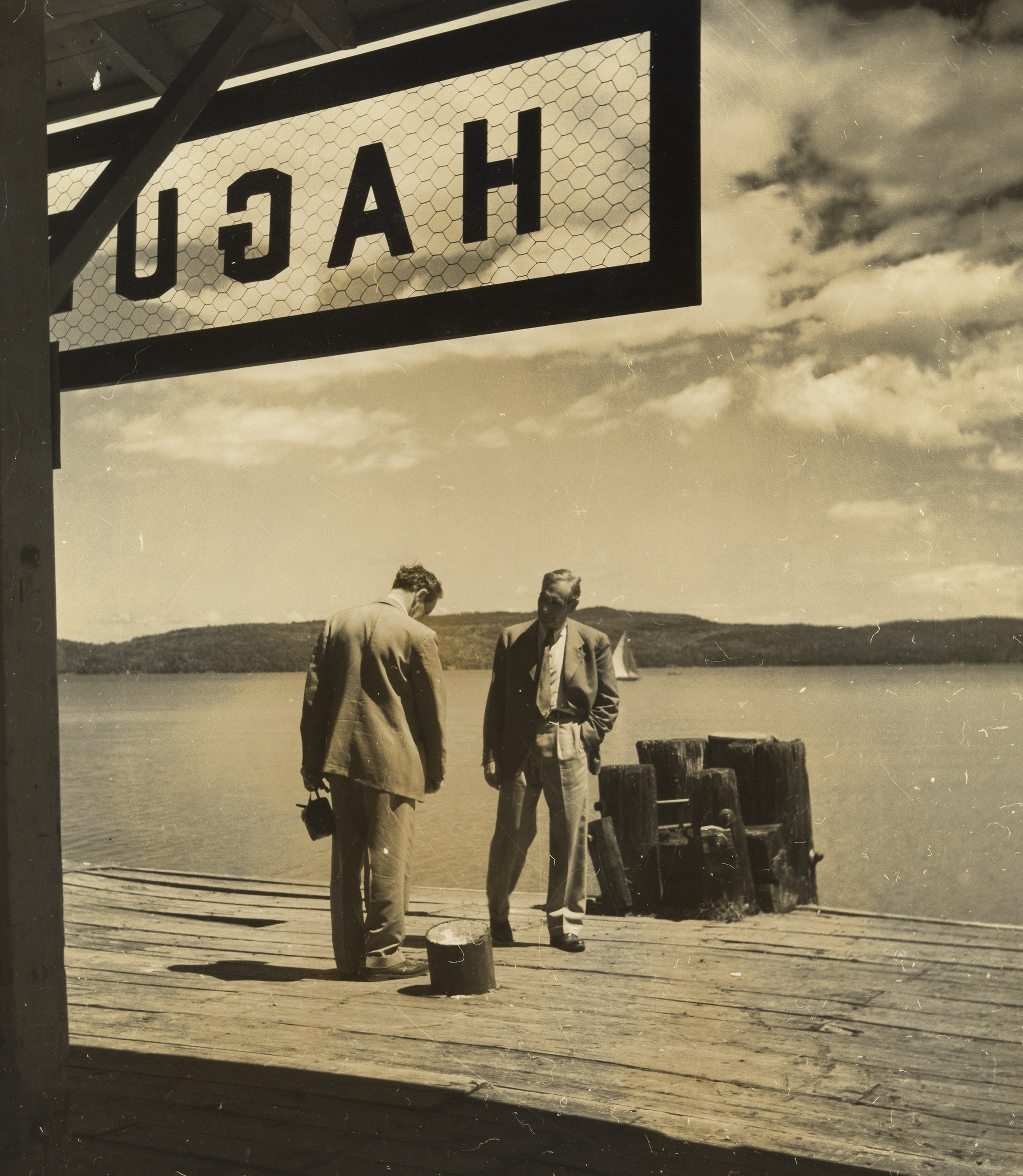 Két férfi a mólón. USA, 1940-es évek. Robert Haas © Wien Museum/Sammlung Robert Haas
