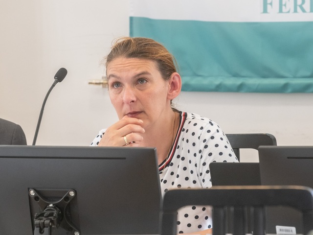 Már a helyi baloldal sem bírja elviselni a diktatórikus Baranyi Krisztinát, lemondásra szólították fel