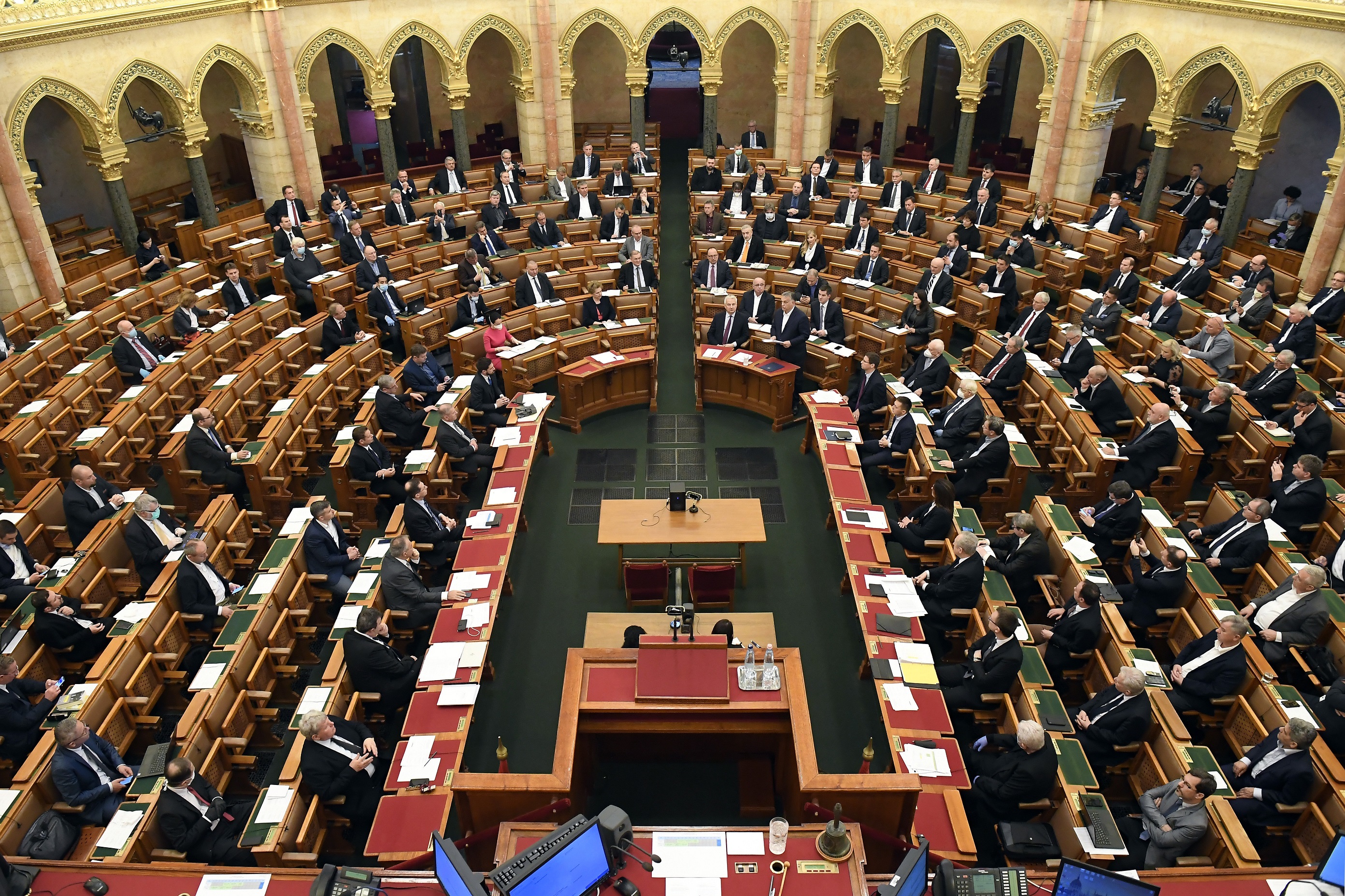 parlament_res.jpg
