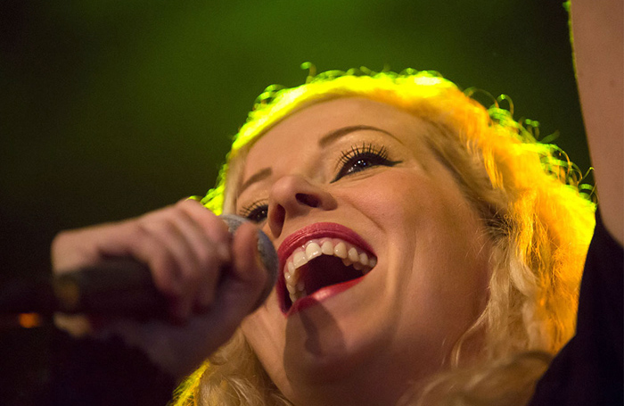 anneke-van-giersbergen-1.jpg