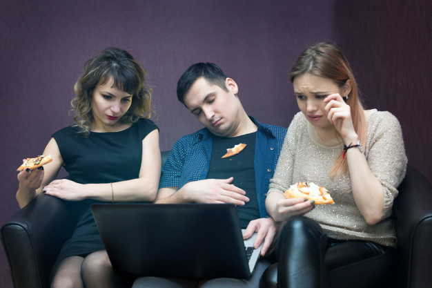 man-fell-asleep-two-girls-during-movie_131087-694.jpg