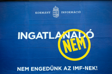 ingatlanado_plakat_Pecs_nem_engedunk_az_IMF_nek_kormany_Fidesz_propaganda.png