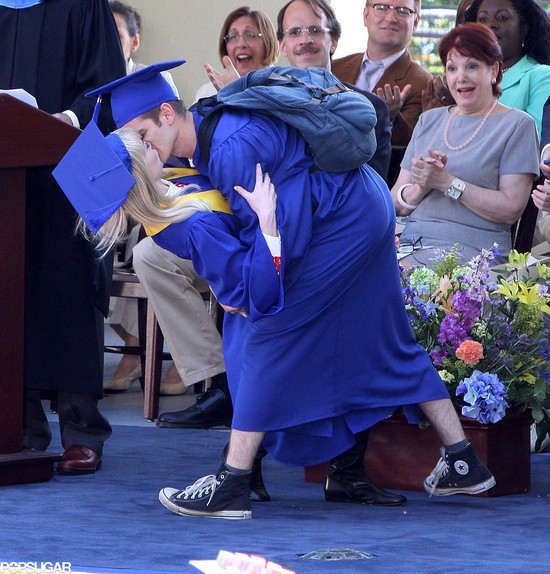 Emma-Stone-Andrew-Garfield-Kiss-Spider-Man-Set.jpg