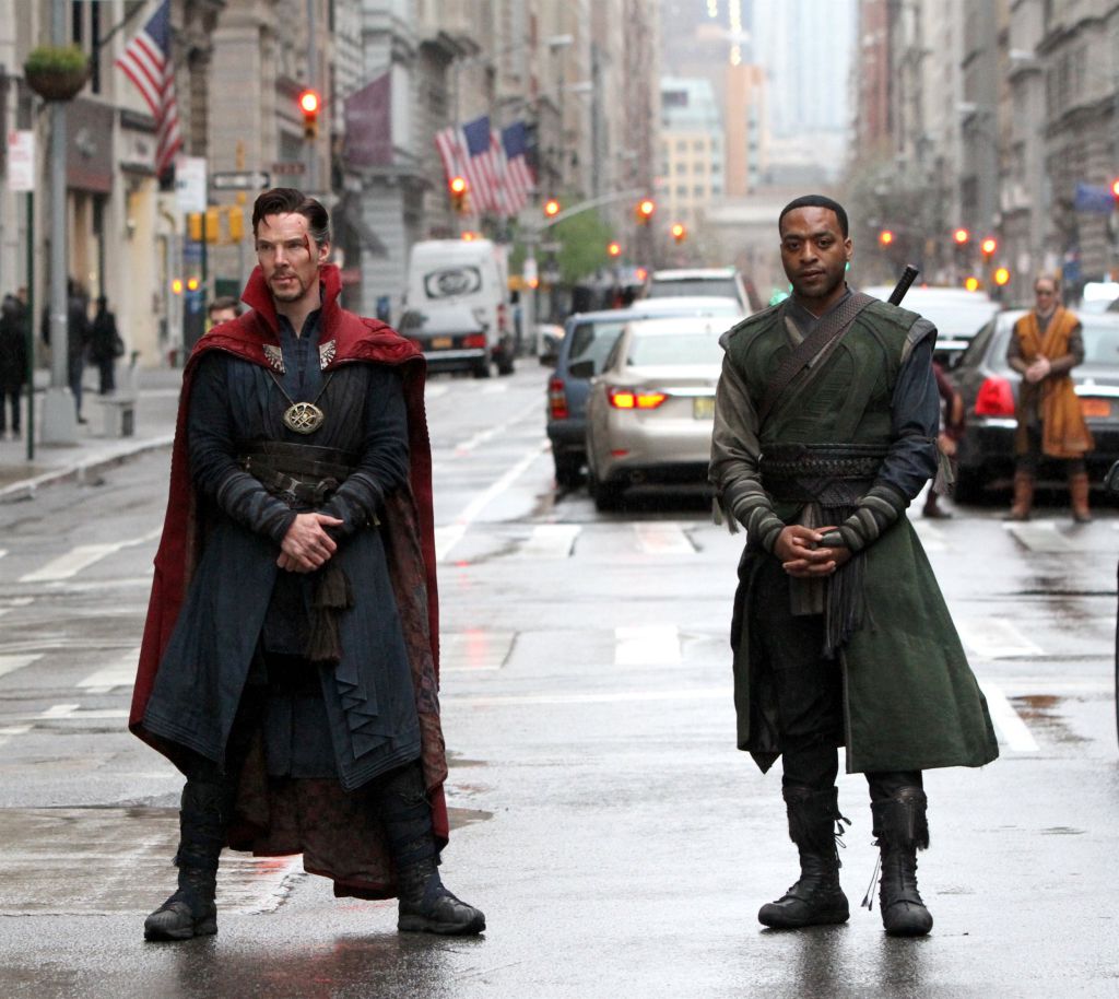 benedict-cumberbatch-chiwetel-ejiofor-doctor-strange-set-01-1024_914.jpg