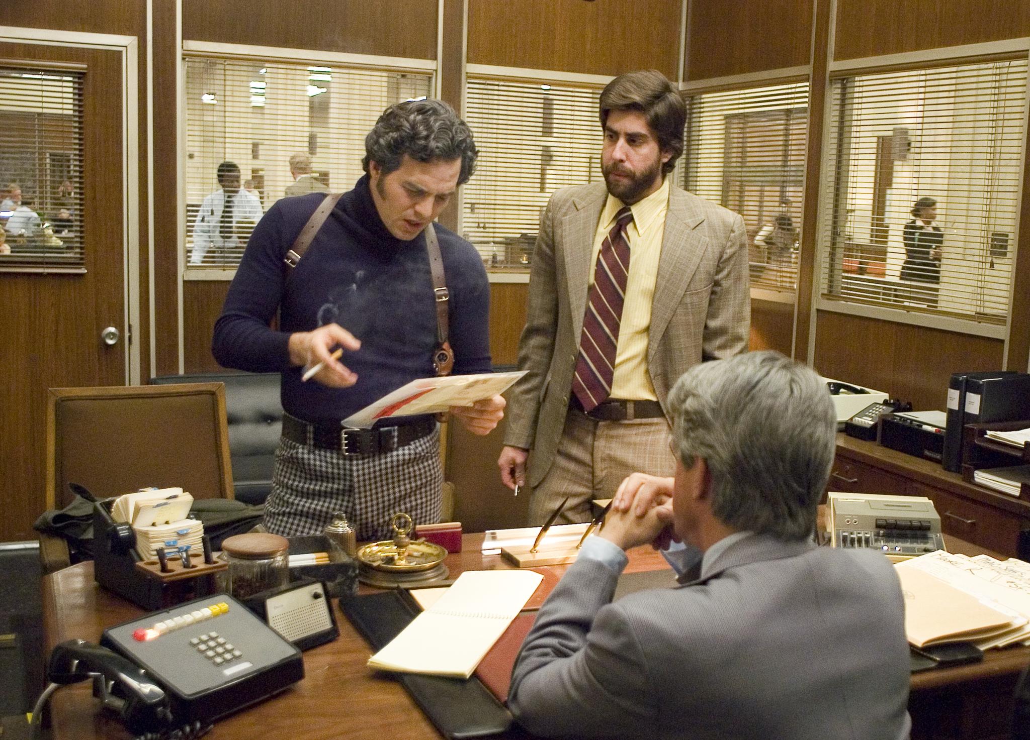 still-of-adam-goldberg-and-mark-ruffalo-in-zodiac-(2007)-large-picture.jpg