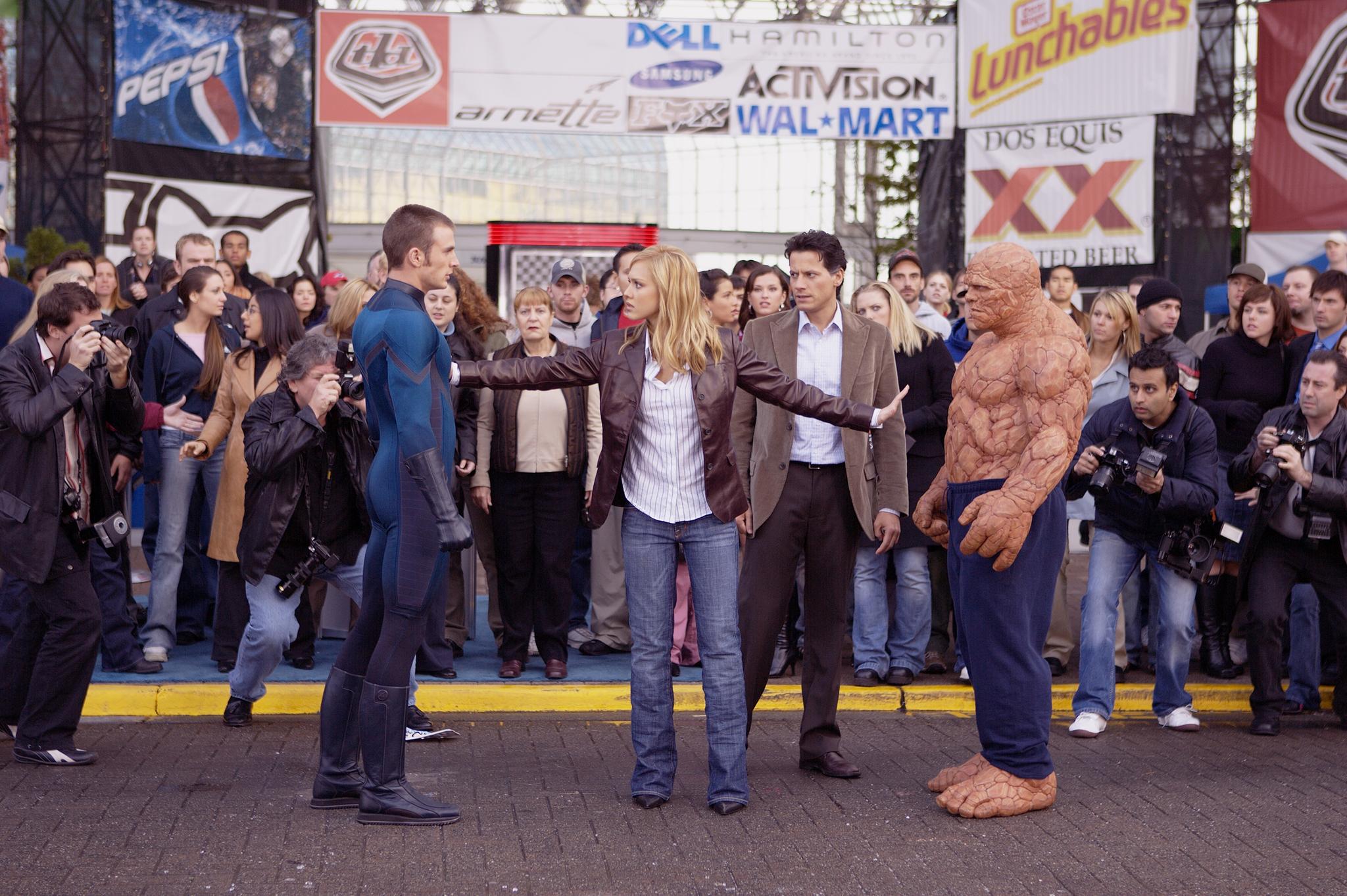 still-of-jessica-alba_-michael-chiklis_-chris-evans-and-ioan-gruffudd-in-fantastic-four-_2005_-large-picture.jpg