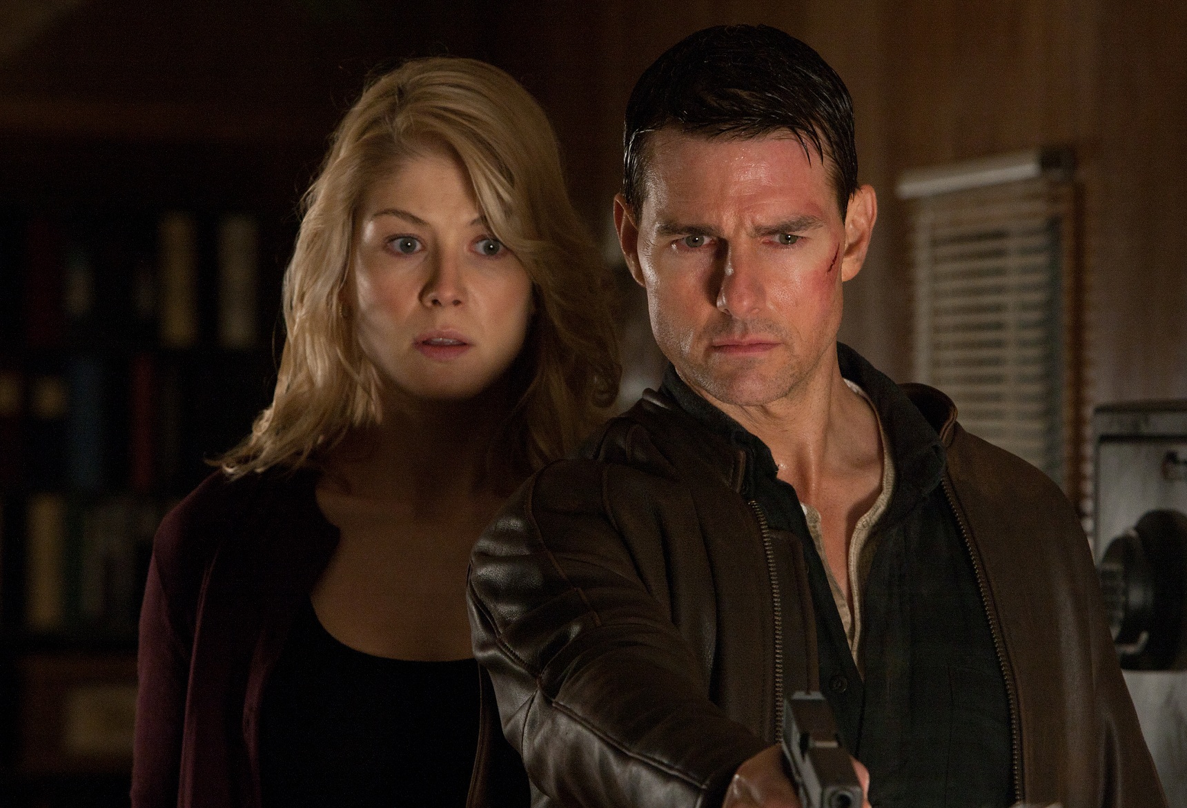 tom-cruise-rosamund-pike-jack-reacher.jpg