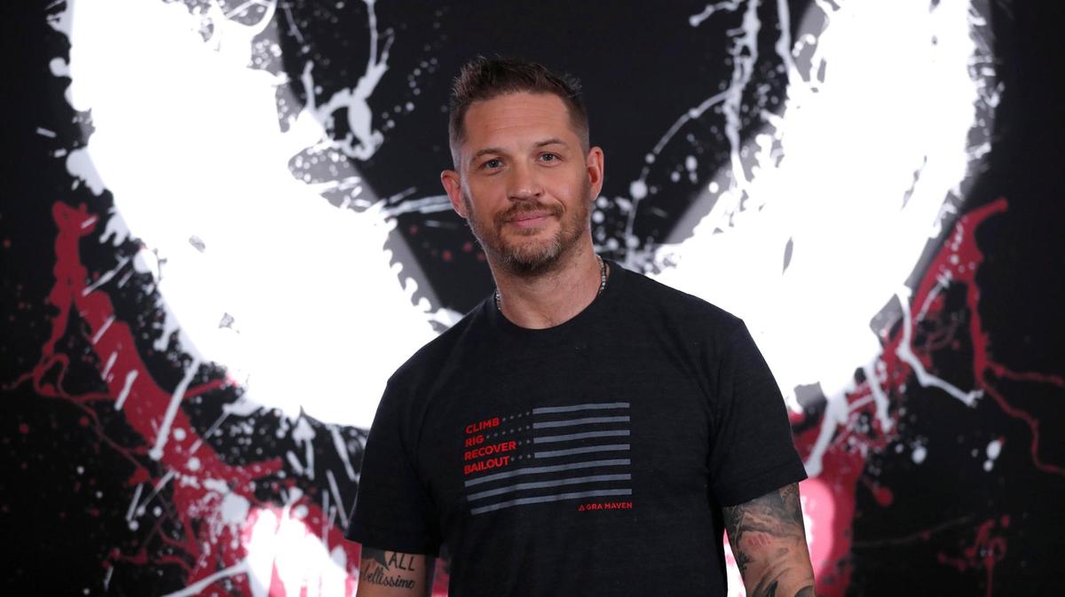 cast-member-hardy-poses-at-a-photo-call-for-the-movie-venom-in-los-angeles.jpg