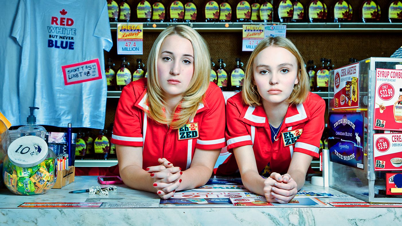 1401x788-000063_1674_16192_yogahosers_still1_harleyquinnsmith_lilyrosedepp_byallanamato.jpg