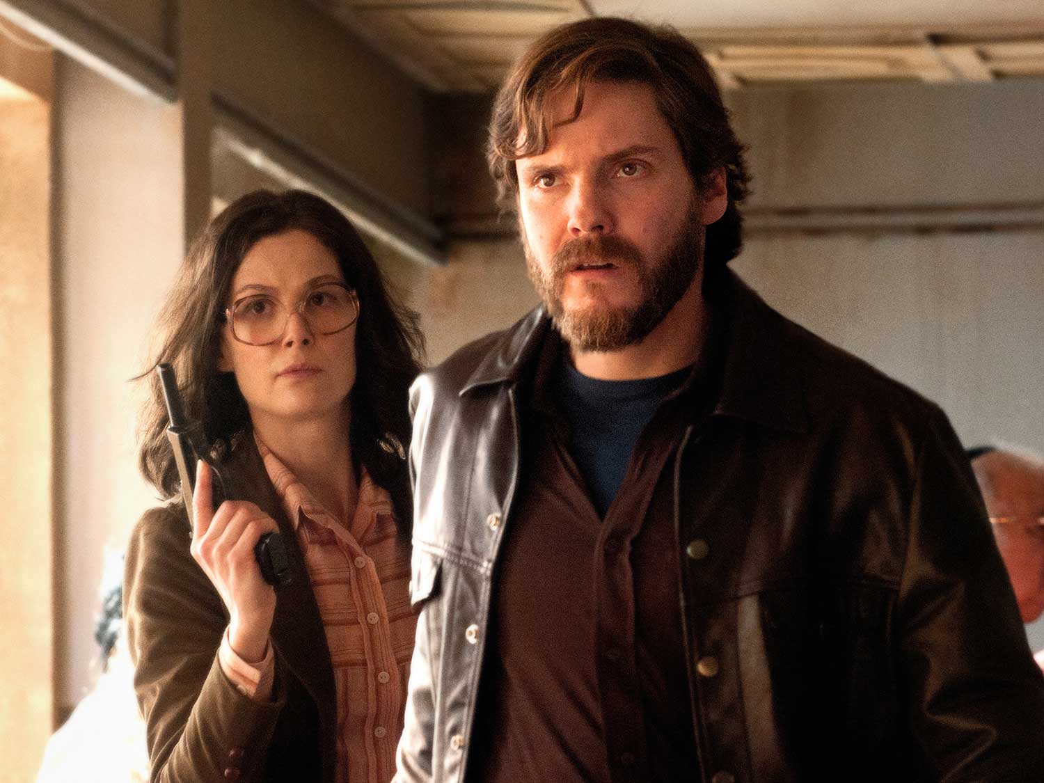 7-days-in-entebbe-daniel-bruhl-rosaumund-pike.jpg